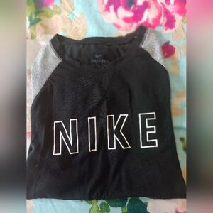 Girls nike tshirt